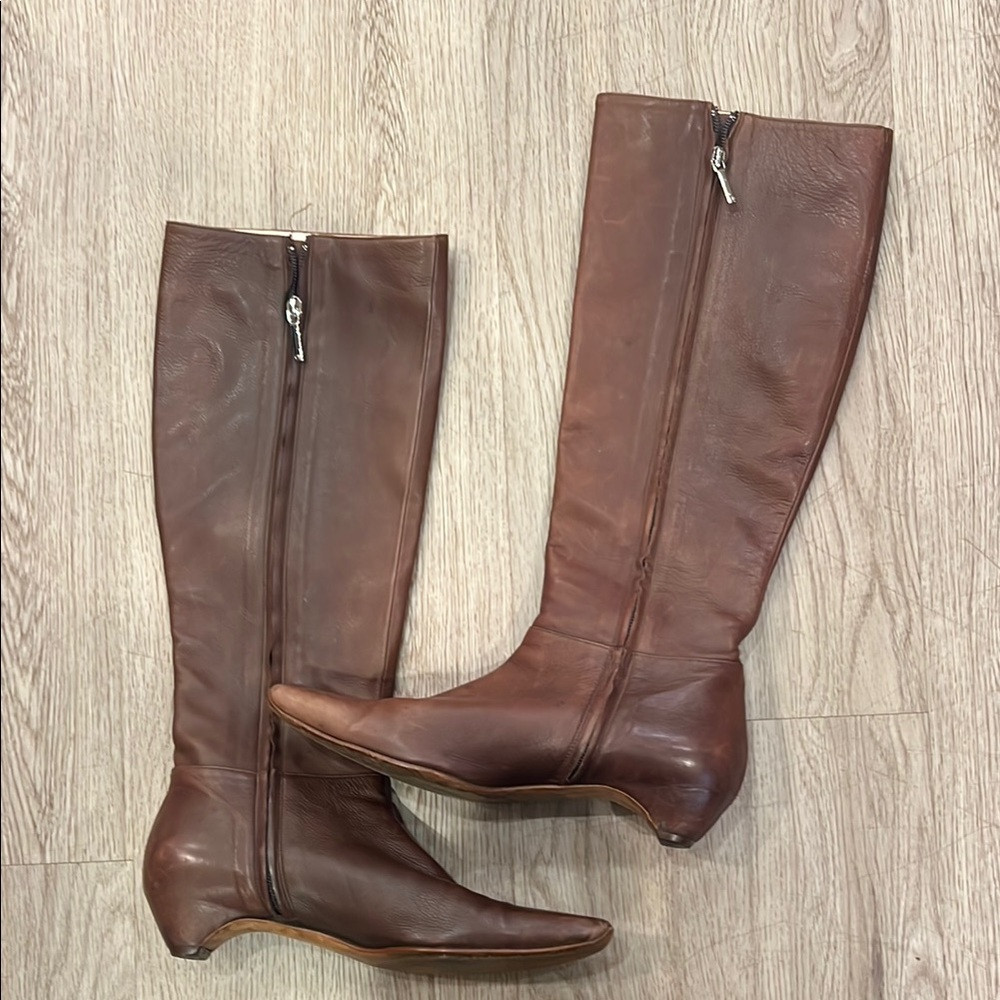 Dior Brown Heeled Boots with Classic Design - Picture 5 of 7